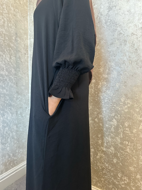 Black Essentials Abaya