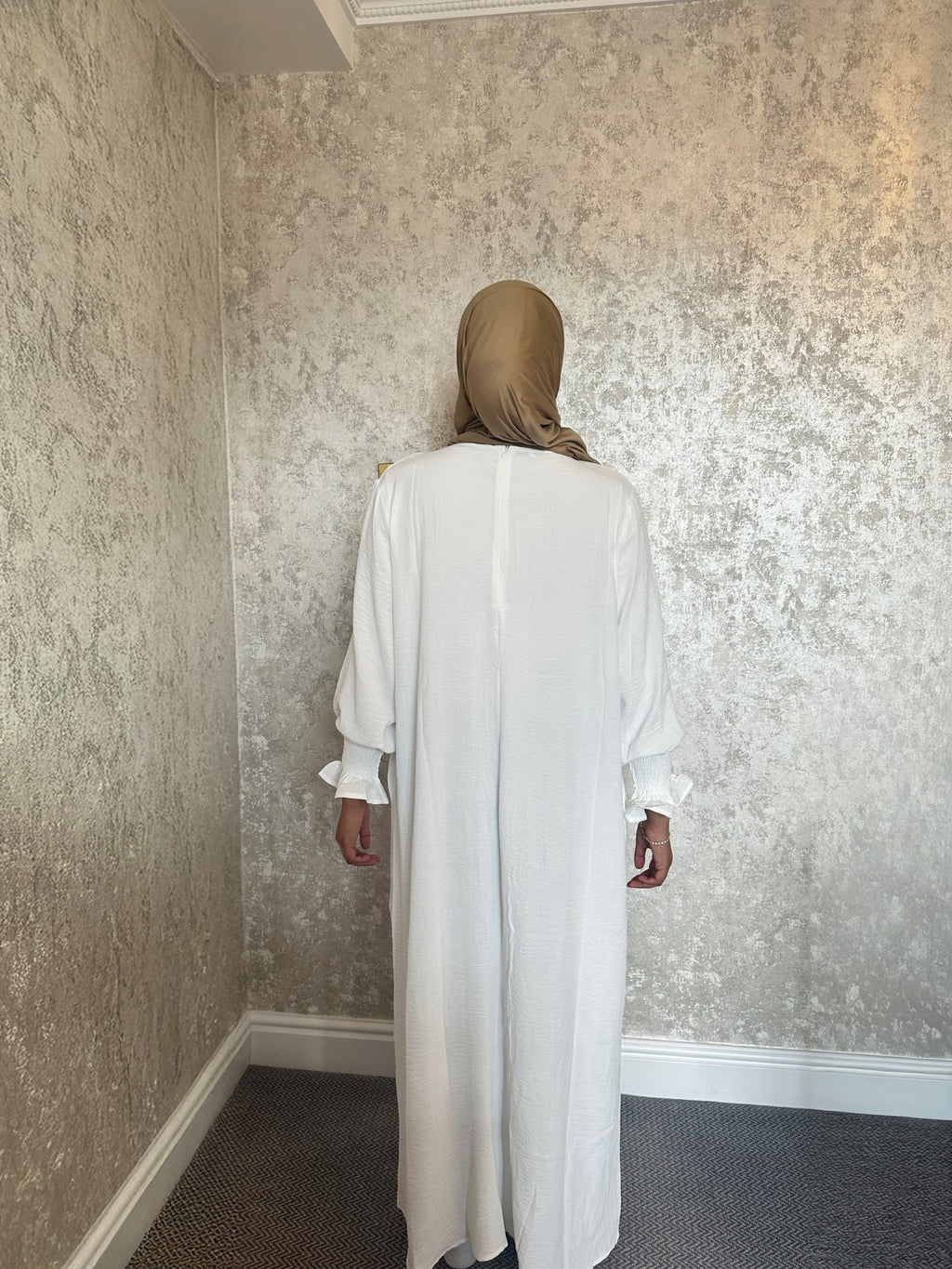 White Essentials Closed Abaya